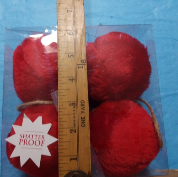 🆕3 inch fuzzy red 🌹ornaments with twine hangers can also be used for pets!🐱🐶 - Picture 4 of 4